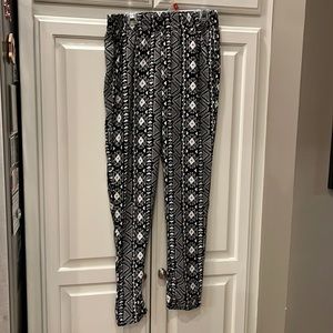 Divided H&M Flowy Tribal Aztec Print Pants Pull on Pockets elastic waist sz 2